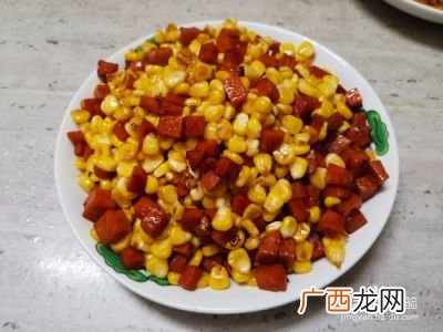 玉米炒火腿家常做法,玉米罐头炒火腿肠的做法？