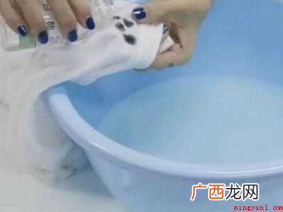 白醋加什么去掉墨水