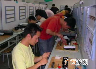 应用电子技术属于什么专业类别,应电专业全称叫什么？
