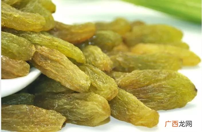 葡萄干绿香妃和红香妃哪个好,新疆红香妃和绿香妃葡萄干的区别是什么？