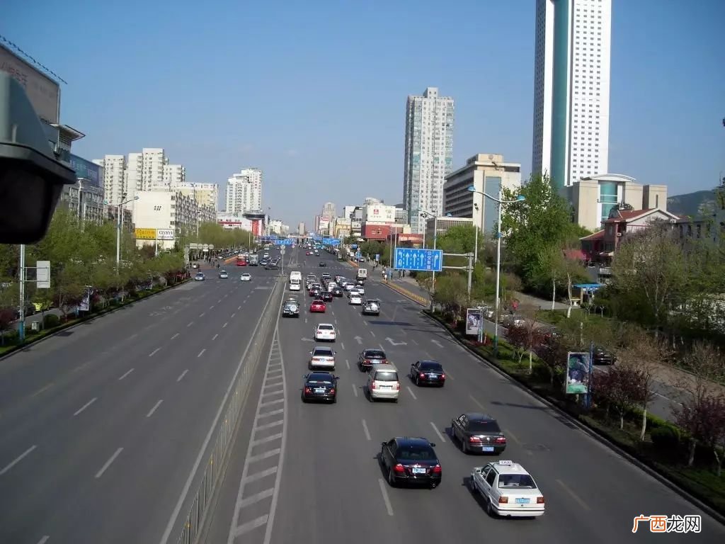 济南的经十路有多少公里,济南经十路多宽？