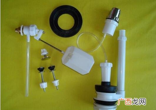 马桶水箱配件有哪些,蹲便和马桶水箱配件一样吗？