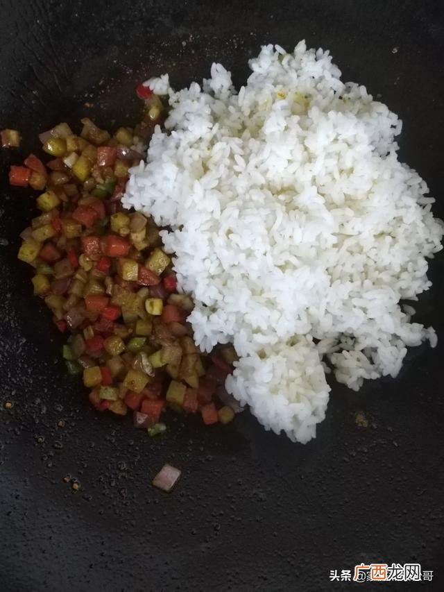 百梦多咖喱一次用多少,听说百梦多咖喱做的咖喱饭很好吃，是这样吗？