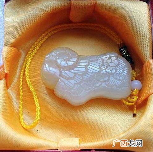 玉是什么成分,玉石是由什么成分组成？