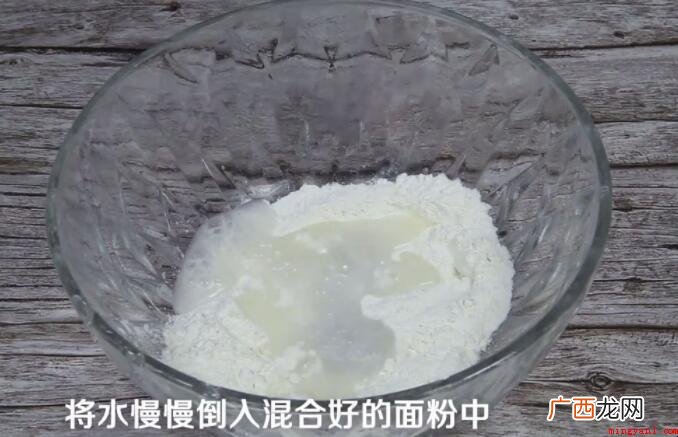 油饼和油条一样是老北京的风味,老天津叫果头 油饼怎么和面