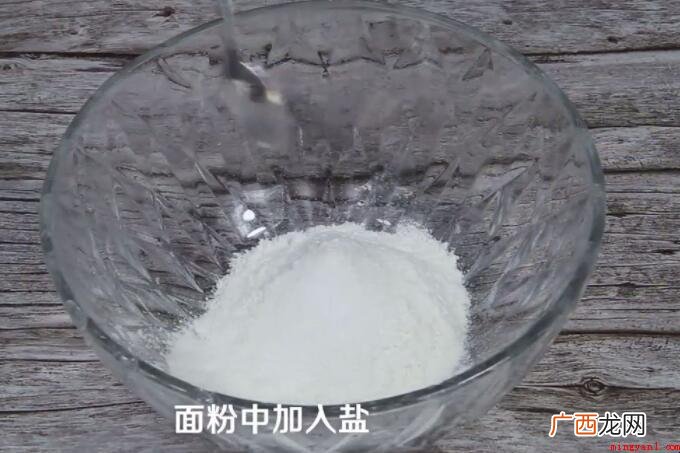 油饼和油条一样是老北京的风味,老天津叫果头 油饼怎么和面