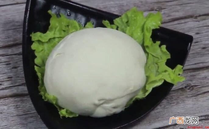 油饼和油条一样是老北京的风味,老天津叫果头 油饼怎么和面