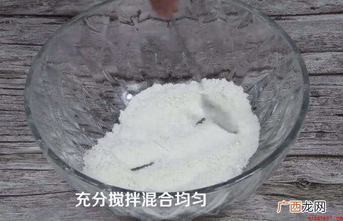 油饼和油条一样是老北京的风味,老天津叫果头 油饼怎么和面