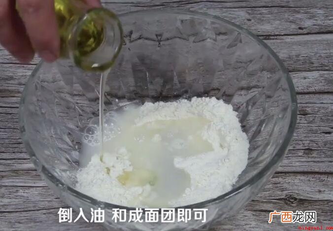 油饼和油条一样是老北京的风味,老天津叫果头 油饼怎么和面