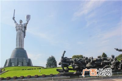 卢甘斯克人民共和国面积,顿涅茨克和卢甘斯克军队有多少？