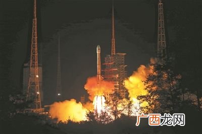 嫦娥四号探测器是哪个发射的,嫦娥四号探测器用的是什么火箭？