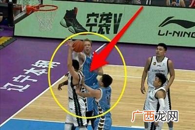 篮球怎么防守才算犯规,防守技术犯规怎样执行？