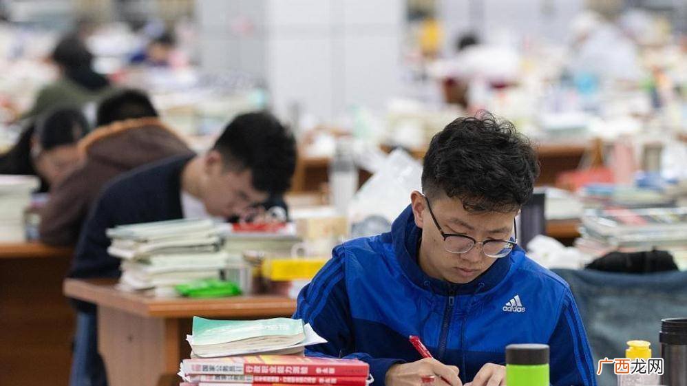读研究生需要几年才能毕业,成人研究生是几年？