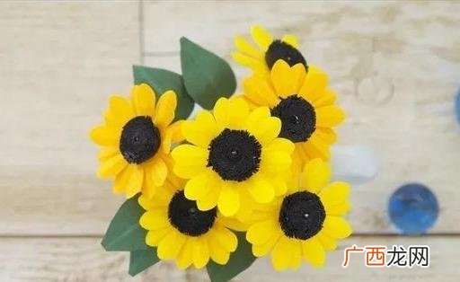 手工向日葵怎么做,怎样用卡纸做向日葵？