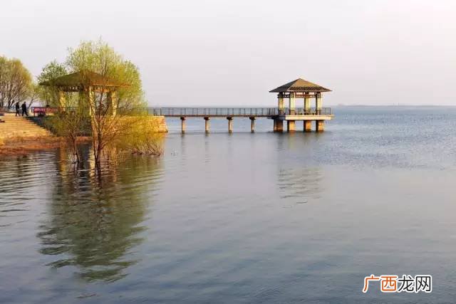 平顶山是白龟山水库的由来,平顶山市区背靠什么山？
