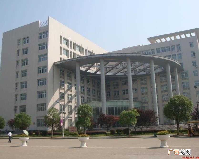 湖北医药学院药护学院是公办还是民办