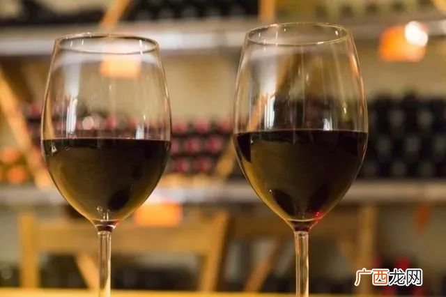 起泡红酒是什么意思,高泡葡萄酒和红酒区别？