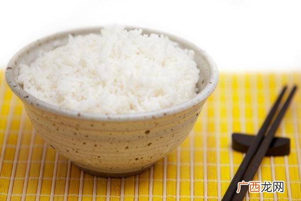 红双喜牌高压锅怎么蒸米饭步骤,红双喜电饭煲怎么操作？