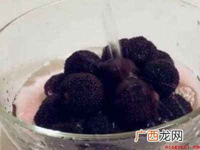 洗杨梅的正确洗法