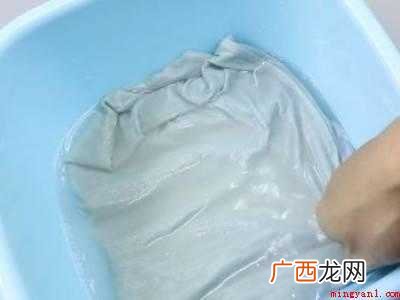 枕头上的黄污渍怎么去除