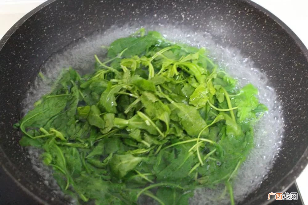 荠菜粉怎么做好吃,荠菜粉条的家常做法？