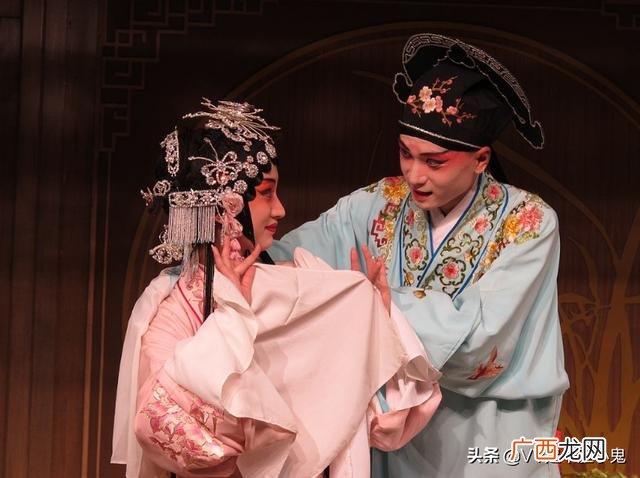 什么然而起的成语,“情不知所起而一往情深”是什么意思？