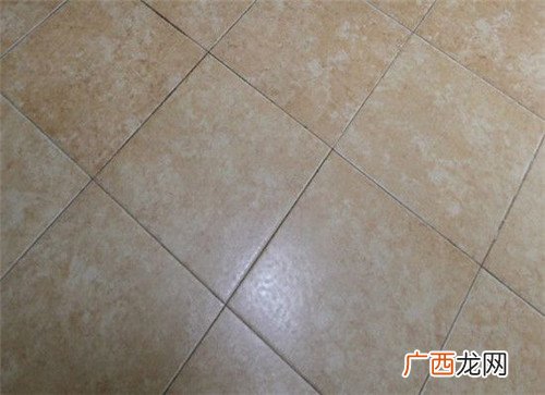 贴地砖正确方法是什么,大面积贴地砖最正确放线？