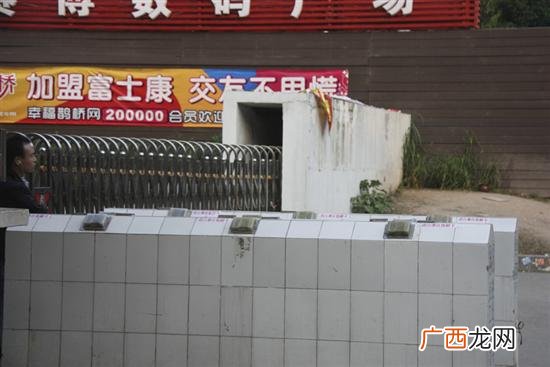 龙华电子厂是属于富士康吗,深圳市龙华新区从哪里划出来的？