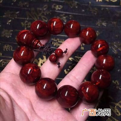小叶紫檀佛珠的寓意是什么,小叶紫檀戒指代表什么？