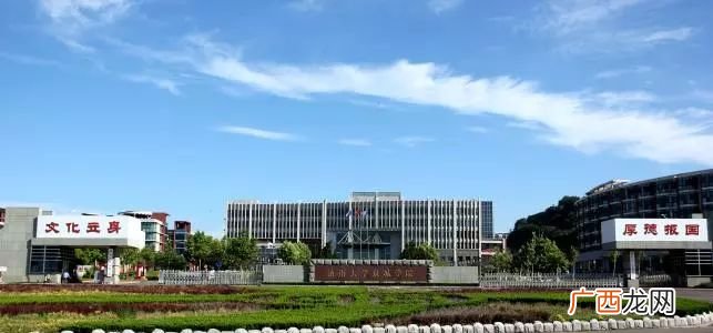 济南大学泉城学院在哪,想知道: 烟台市，山东省蓬莱市海滨西路34号济南大学泉城学院在哪，在哪？