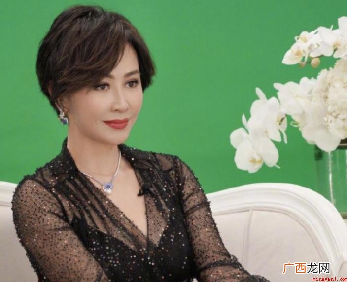 适合四十岁女人的发型有什么 适合四十岁女人的发型有哪些
