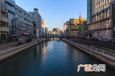 日本福冈相当于中国哪个城市,在日本，福冈、名古屋、札幌这三个城市中哪个城市最繁华？