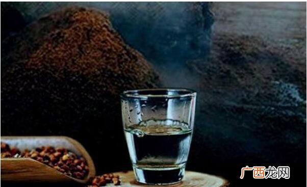 固态发酵和液态发酵的区别,固态发酵出来的白酒和液态发酵出来的白酒有区别吗？