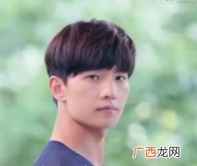 杨洋的发型叫什么名字,杨洋这三张图片发型叫什么?怎么剪？