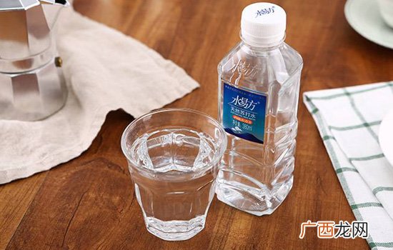 苏打汽水是碳酸饮料吗,带气的苏打水算碳酸饮料吗？
