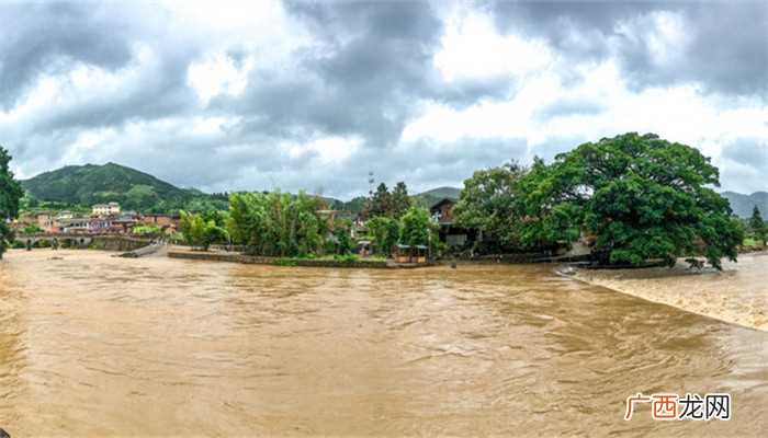 女人梦见下大雨但没被淋湿 女人梦见下雨没被淋湿