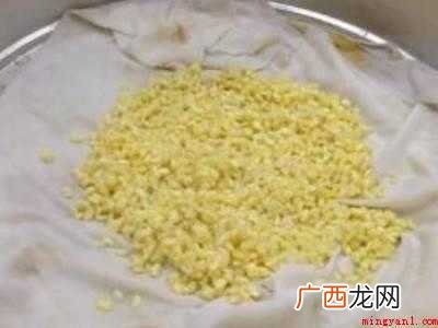 包粽子的绿豆怎样去皮