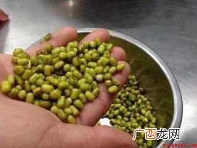 包粽子的绿豆怎样去皮