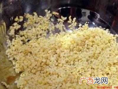 包粽子的绿豆怎样去皮