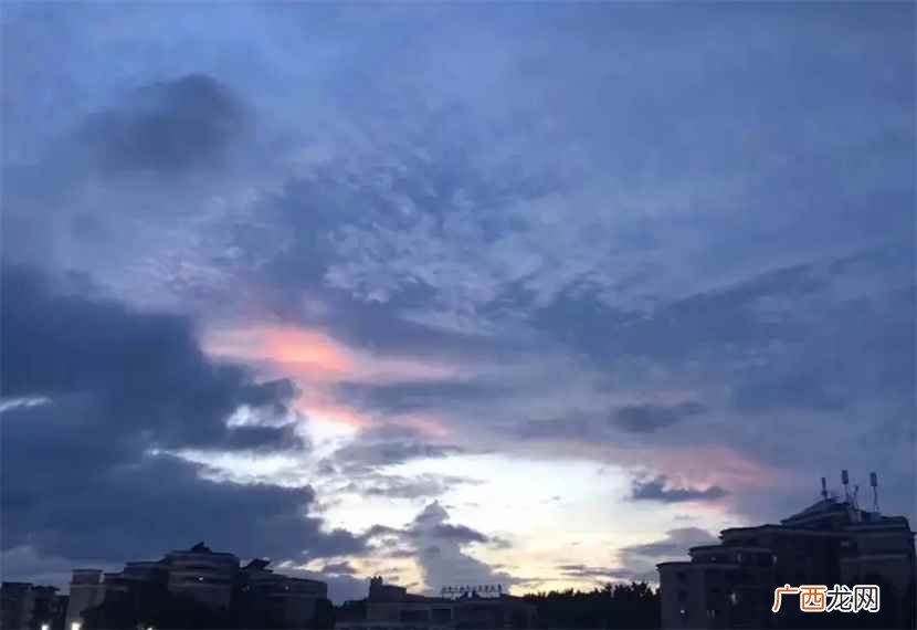 什么样的天空填形容词
