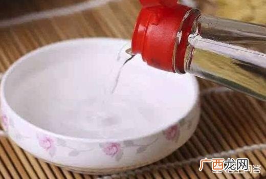白鞋变黄怎么变白,怎样解决小白鞋发黄问题？
