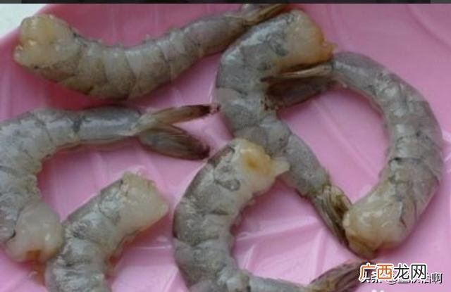 如何挑虾线,虾线怎么挑出来最方便？