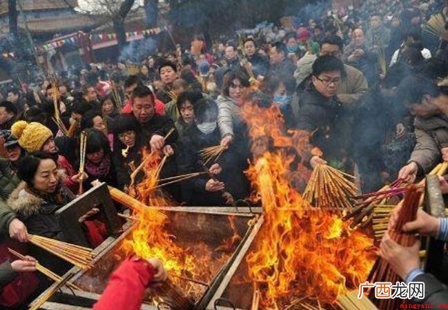 雍和宫烧香风俗是什么