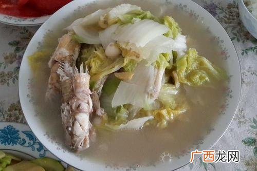 熬白菜什么意思,死鸡熬白菜下一句？