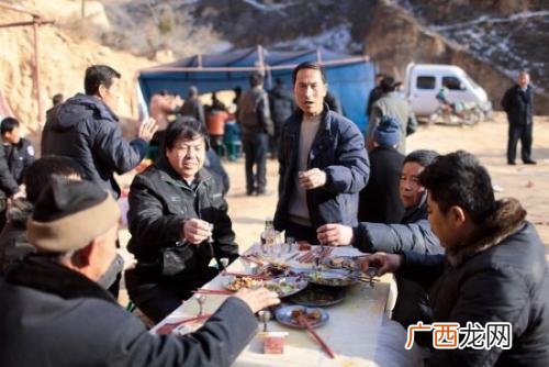 丧事怎么行礼,葬礼三鞠躬喊法？