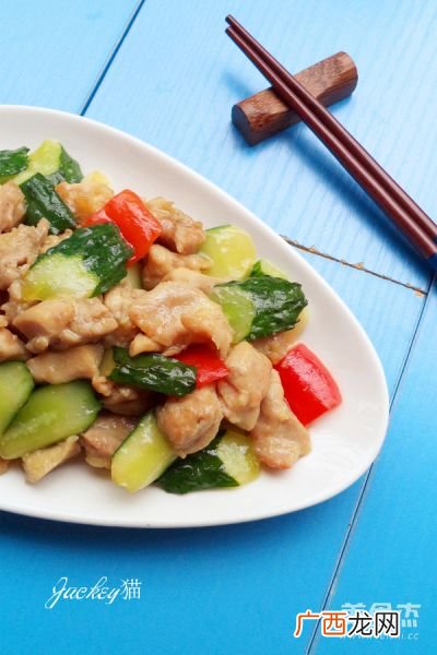 黄瓜炒鸡肉的家常做法,黄瓜炒鸡丁家常调料表？