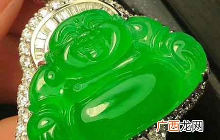 翡翠的绿色分类,深绿翡翠哪个好？