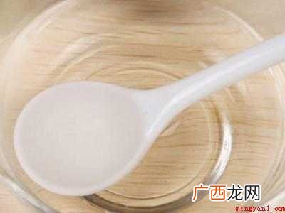 白衣服有黄渍怎么处理