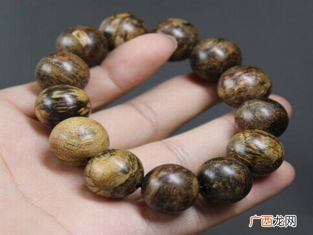 怎样鉴别真假沉香手串啊,海南沉香手串鉴别？