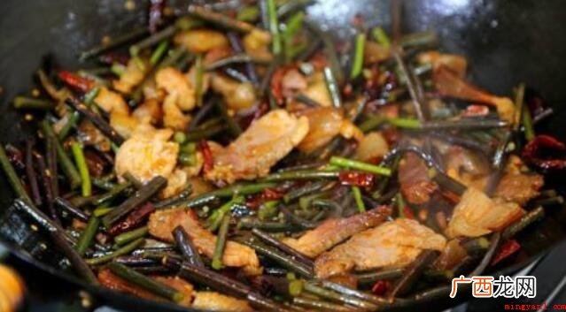 蕨菜炒腊肉的流程是什么